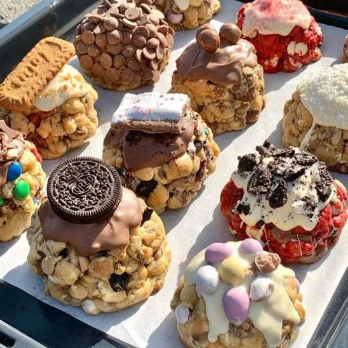 Bandeja con variedad de galletas decoradas estilo New York